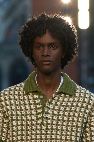 Look 80